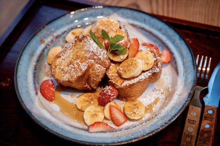 French toast with banana and strawberries